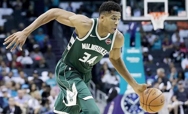 边后卫内收 边后卫内收